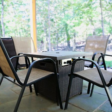 Peaceful Modern Chalet In Ellijay Exterior foto